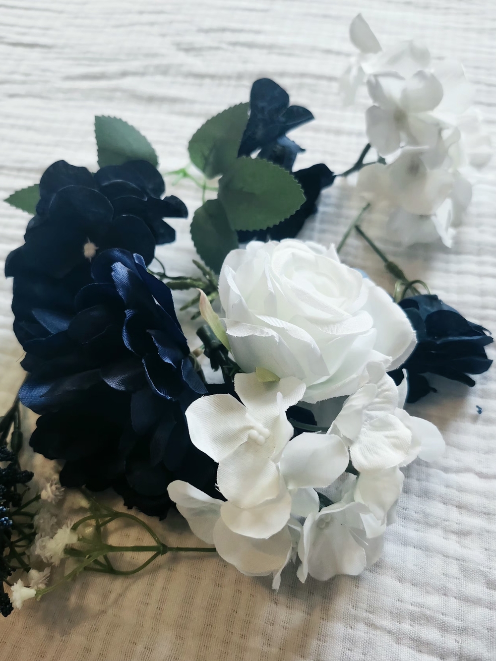 Artificial Florals In White, Navy And Green - Short Stem